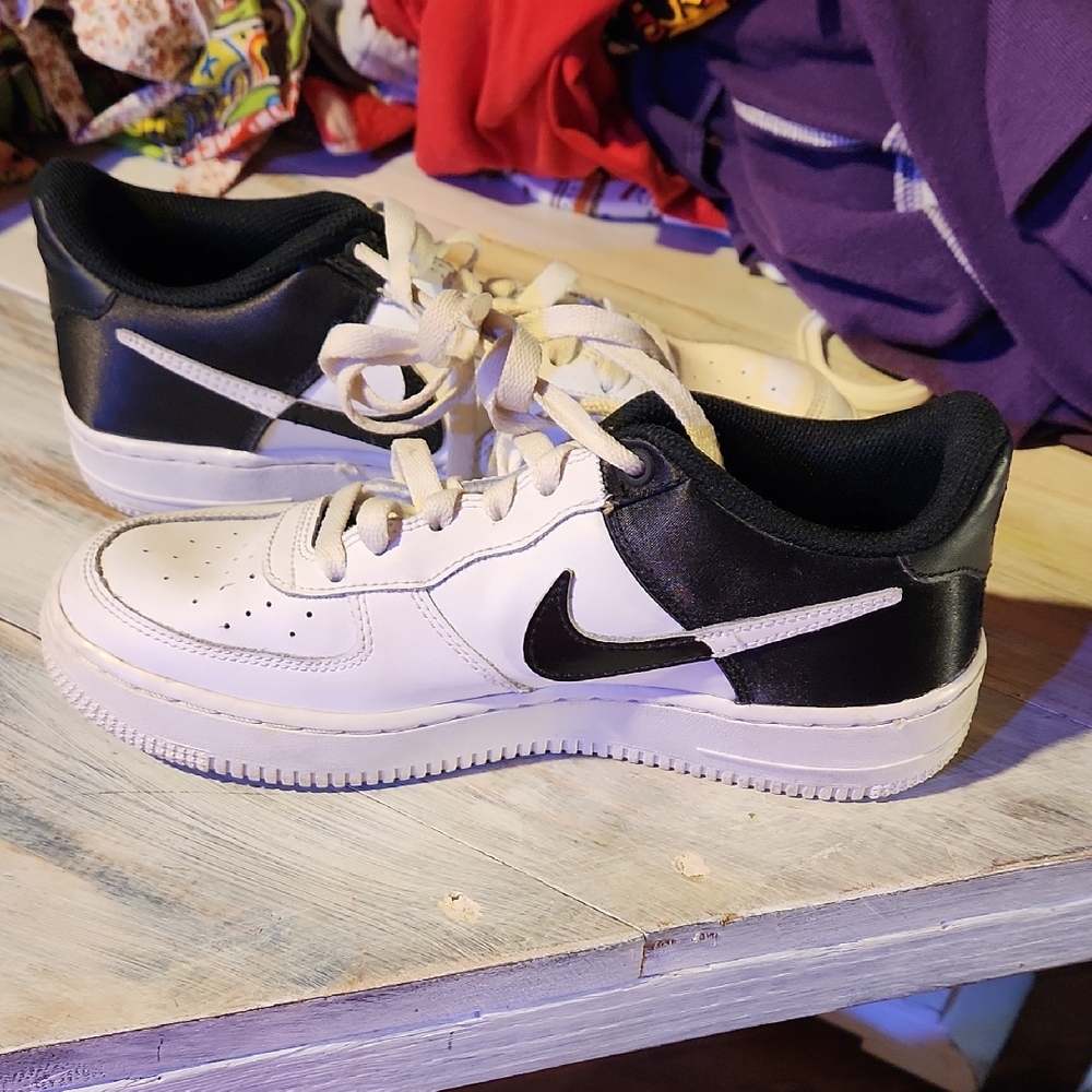 Nike Classic Black and White Low-Tops